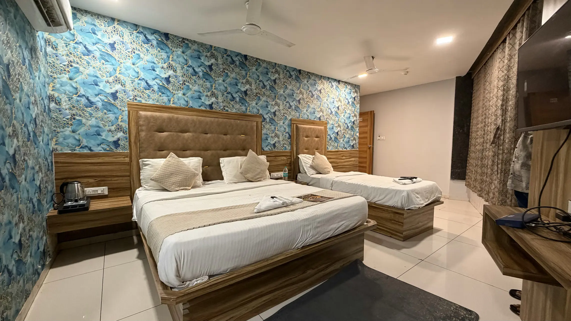 Deluxe double room at Hotel Silver Inn